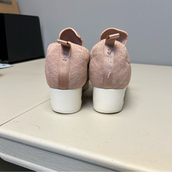 DKNY Women’s Pink Platform Wedge Slip On Sneaker , size 8.5 - Picture 3 of 9